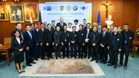 Executives of BMW Group Thailand, together with executives and teachers from Don Bosco Technological College witnessed the signing of a Memorandum of Understanding for the “BMW Service Apprentice Program” BMW Service Apprentice Program